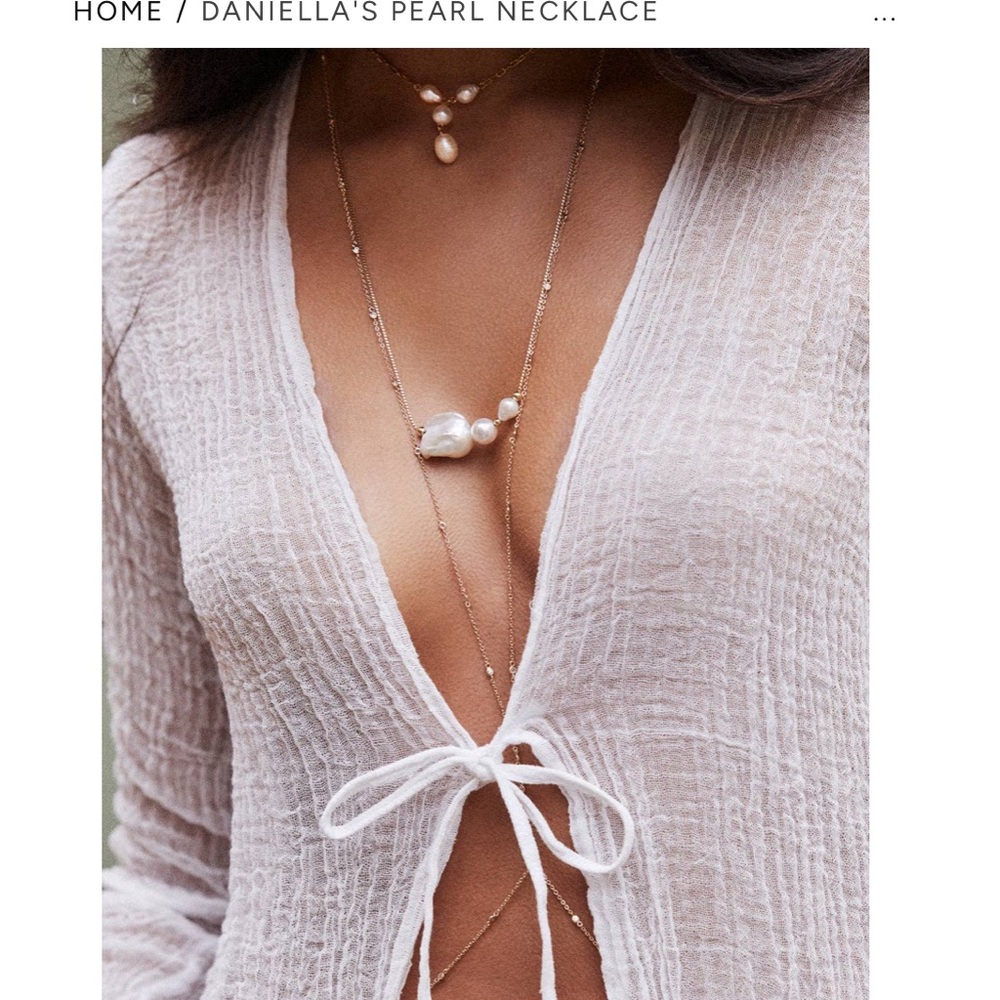 Lili Claspe Daniella Gold Pearl Necklace - Picture 5 of 8